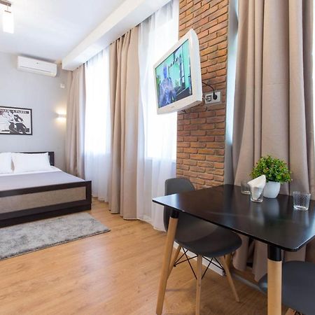 Modern Studio Beside Metro Yaroslava Mudroho, Universytet - Chernyshevska Str 95-7 Kharkov Ngoại thất bức ảnh