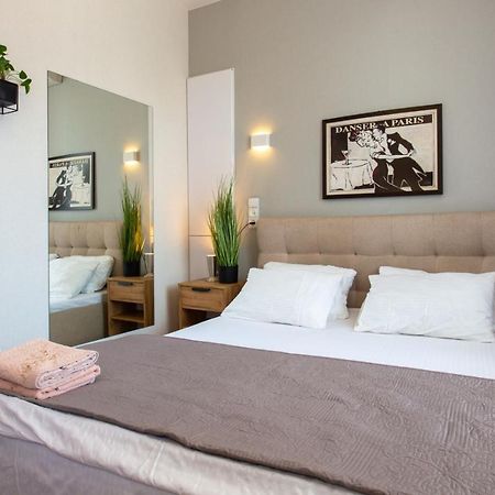 Modern Studio Beside Metro Yaroslava Mudroho, Universytet - Chernyshevska Str 95-7 Kharkov Ngoại thất bức ảnh