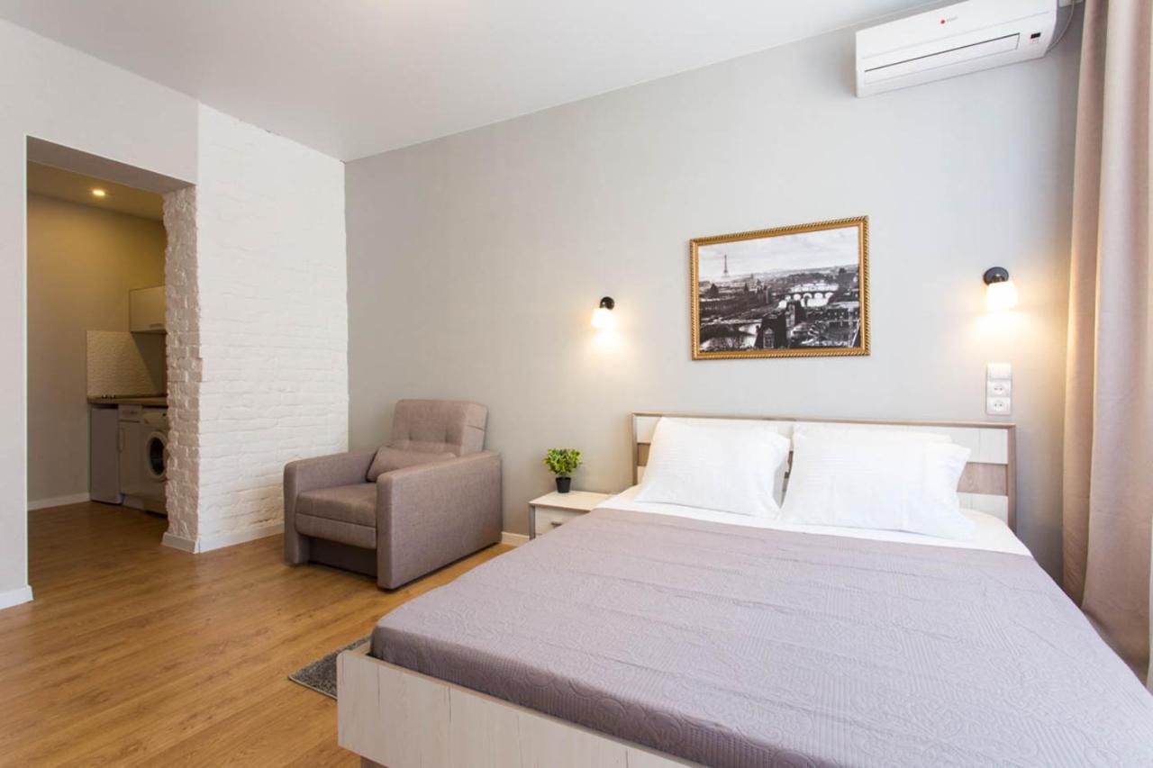 Modern Studio Beside Metro Yaroslava Mudroho, Universytet - Chernyshevska Str 95-7 Kharkov Ngoại thất bức ảnh
