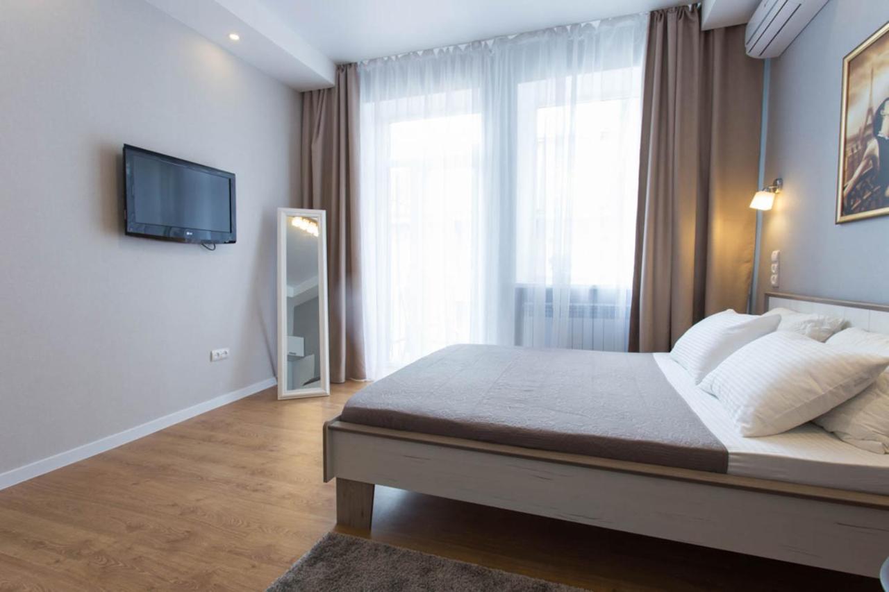 Modern Studio Beside Metro Yaroslava Mudroho, Universytet - Chernyshevska Str 95-7 Kharkov Ngoại thất bức ảnh