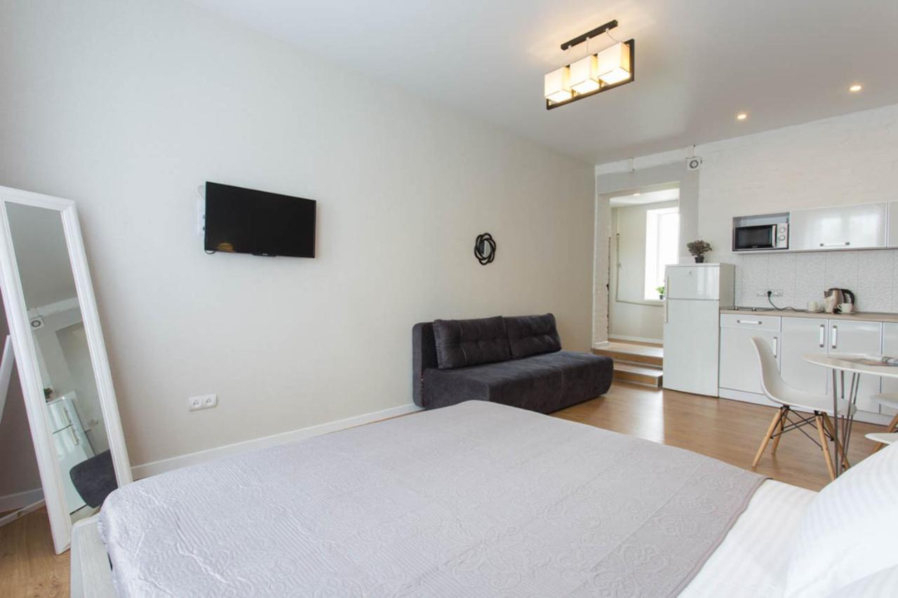 Modern Studio Beside Metro Yaroslava Mudroho, Universytet - Chernyshevska Str 95-7 Kharkov Ngoại thất bức ảnh