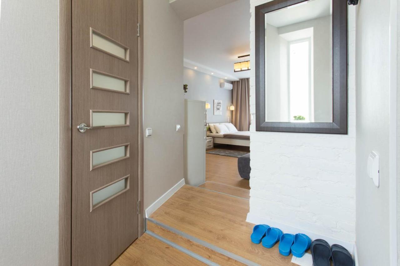 Modern Studio Beside Metro Yaroslava Mudroho, Universytet - Chernyshevska Str 95-7 Kharkov Ngoại thất bức ảnh