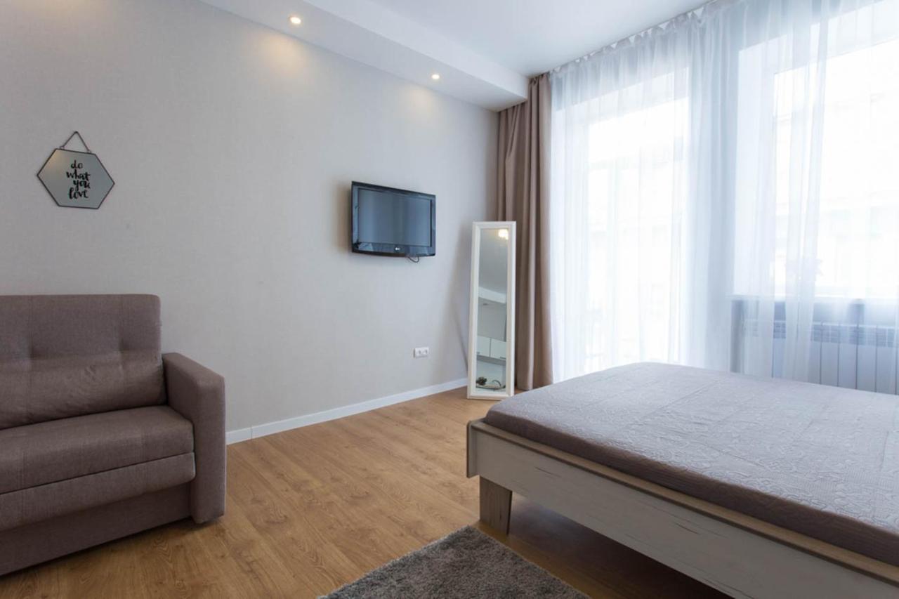 Modern Studio Beside Metro Yaroslava Mudroho, Universytet - Chernyshevska Str 95-7 Kharkov Ngoại thất bức ảnh